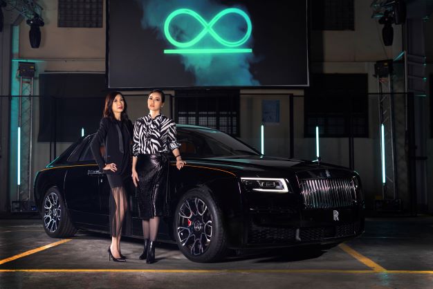 Tampilan mewah Rolls-Royce Black Badge super mewah yang menyasar pengusaha muda yang sukses