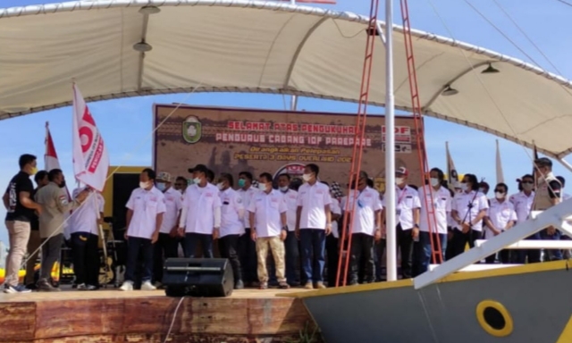 Panggung tempat pelantikan khas kapal Sulawesi. (foto : Chahe)