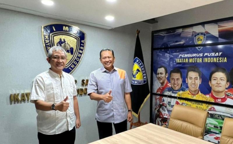 Bamsoet saat bertemu Dirjen Bea Cukai Askolani, di Kantor IMI Pusat kawasan Gelora Bung Karno (GBK), Senayan, Jakarta, Sabtu (4/12/2021).