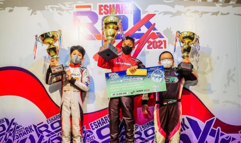 Qarrar Firhand Ali (tengah) cetak sejarah dengan menjadi juara nasional Mini Rok 2021 Eshark Rok Cup