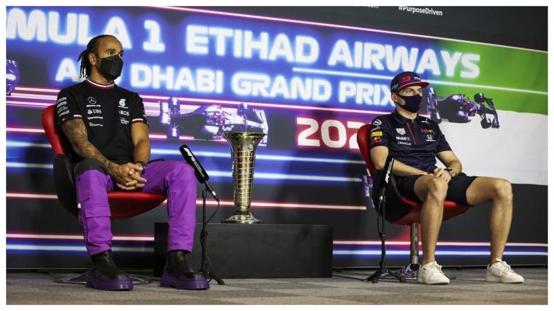 Lewis Hamilton dan Max Verstappen dalam jumpa pers jelang GP Abu Dhabi, mulai perang urat syaraf. (Foto: marca)