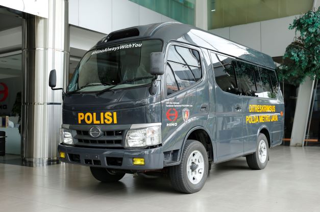 Sumbangan Hino Flexicab untuk keperluan operasi keamanan lapangan kepolisian Polda Metro Jaya