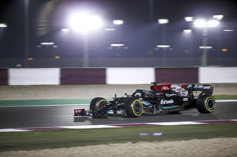 W12 besutan Lewis Hamilton, unggul sementara di Abu Dhabi. (Foto: mrcedesamgf1)