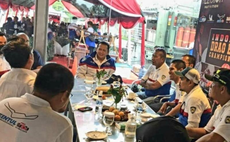 Bamsoet makan siang bersama para Ketua IMI Provinsi di sela Kejurnas Balap Motor Piala Presiden RI di Sentul International Circuit, Bogor 