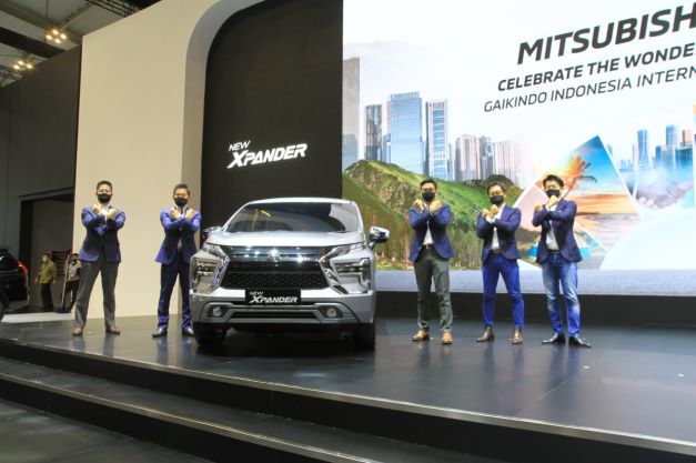 Petinggi Mitsubishi bersama model anyar New Xpander yang hits di November 2021