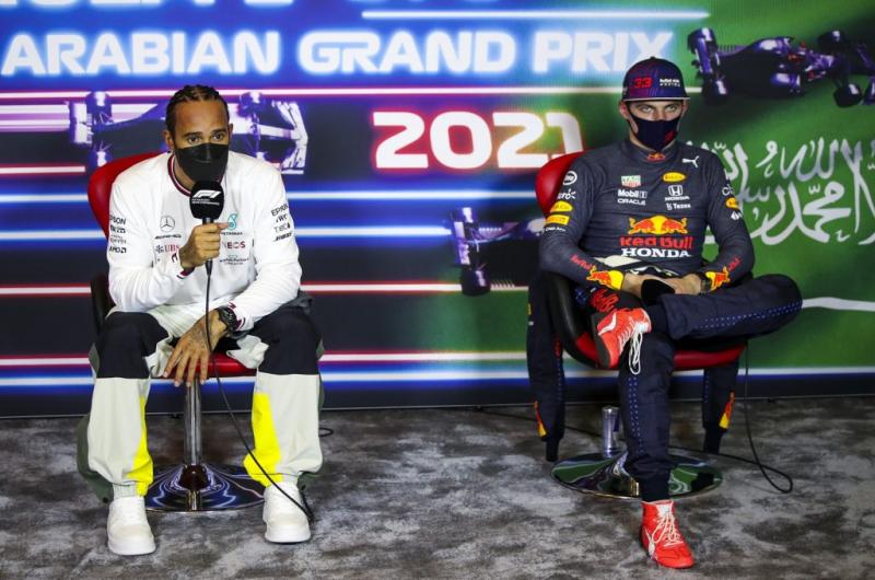 Lewis Hamilton (Mercedes) dan Max Verstappen (Red Bull Racing), akankkah bertemu lagi tahun depan? (Foto: f1)
