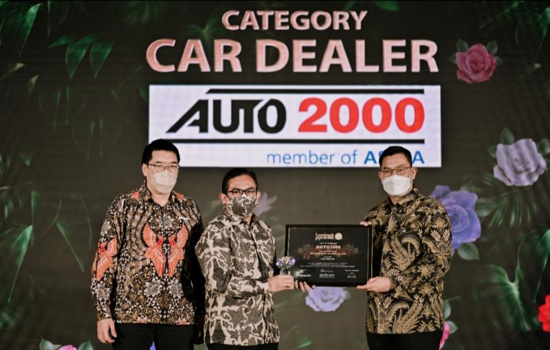 Dari kiri Yagimin (Marketing Division Head), T. Martogi Siahaan (Chief Executive) dan Nur Imansyah Tara (Aftersales Business Division Head) Auto2000