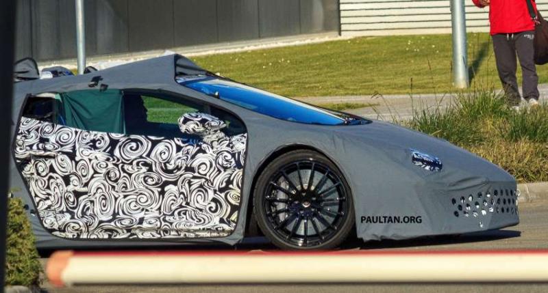 Spyshot mobil Lamborghini Aventador yang rencananya dikembangkan menjadi mobil Hybrid
