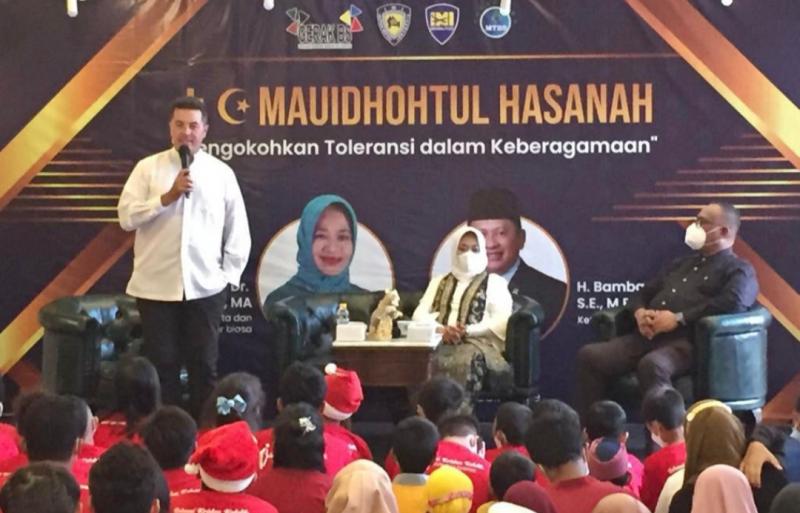 Rifat Sungkar selaku Wakil Ketua Umum Mobilitas IMI Pusat pada giat santunan kepada ratusan anak yatim lintas agama di kantor IMI Pusat Blackstone Menteng Jakarta hari ini    