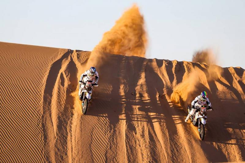 Naik dan turun bukit pasir, tantangan mayoritas pemotor di hari kedua Rally Dakar 2022. (Foto: dakar)