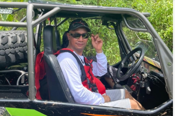 Ketua IMI Bali 2021-2025, Ajik Krisna memiliki hobi otomotif adventure offroad di hutan dan bertemu dengan masyarakat. (foto : dok pribadi)