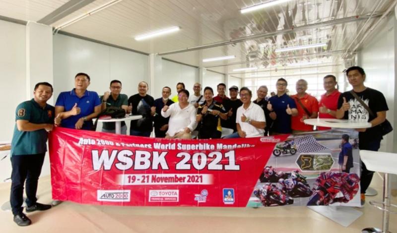 Penonton kelas VIP WSBK Mandalika 2021 dari Auto2000 dipimpin langsung COO Ivan P Sadik, pesan tiket dari Dyandratiket. (foto : dyandra promosindo)  