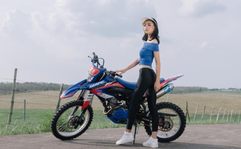 Andina Julie, jawara Yamaha Top Model 2021 di Palembang, kini sukses meraih prestasi di ajang bergengsi nasional.