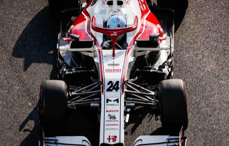 Pembalap rookie Guanyu Zhow (China/Alfa Romeo) datangkan nomor baru di grid F1 2022 : 24. (Foto: planetf1)