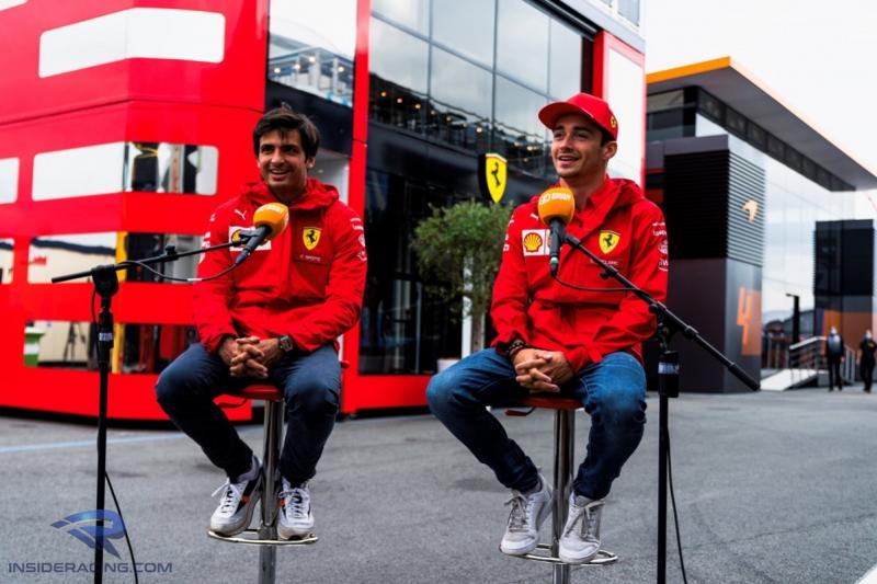 Charles Leclerc (kanan) dan Carlos Sainz, perketat rivalitas tim di Ferrari 2022. (Foto: insideracing)
