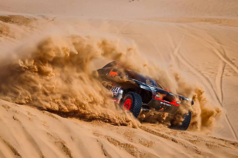 Mattias Ekstrom (Swedia) meraih kemenangan stage pertama pada penampilan perdananya di Rally Dakar. (Foto: dakar)