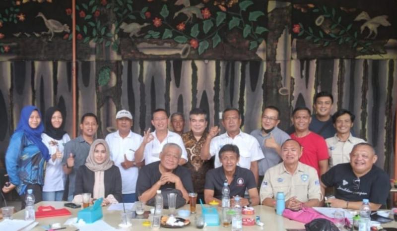 Foto bersama usai Rapat Pleno IMI Sumatera Selatan. (foto : faiz)