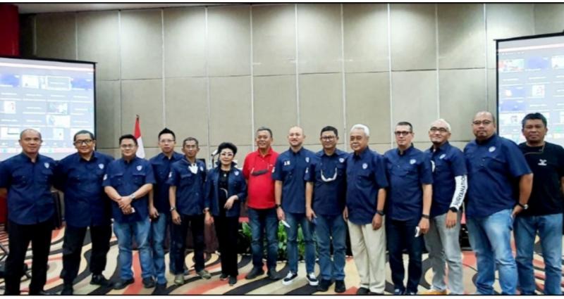 H Prasetyo Edi Marsudi (tengah, kaos merah) selaku Badan Pembina IMI Pusat hadir pada acara Rakornis IMI di Lorin Sentul Hotel Bogor, Sabtu