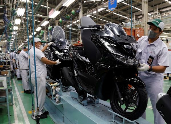 Produksi motor Honda pada salah satu pabriknya di Indonesia