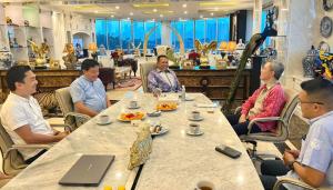 Bamsoet (tengah) menerima owner dan direksi APM Subaru Indonesia di Jakarta, Jumat (21/1/2022)