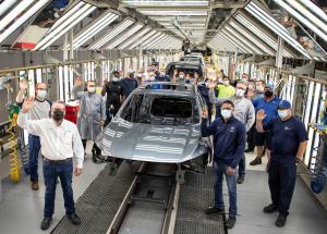 Ilustrasi produksi terakhir VW Passat di pabrik Volkwagen Chattanooga, Tennesse, Amerika
