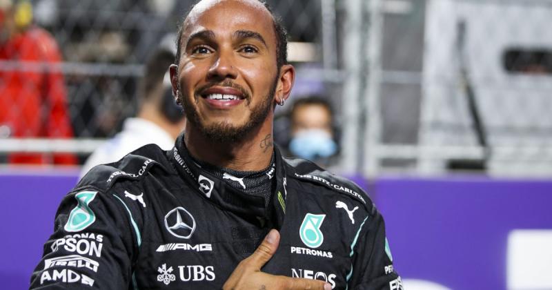 Lewis Hamilton (Inggris/Mercedes) nongol lagi di media setelah diam sebulan lebih. (Foto: planetf1)