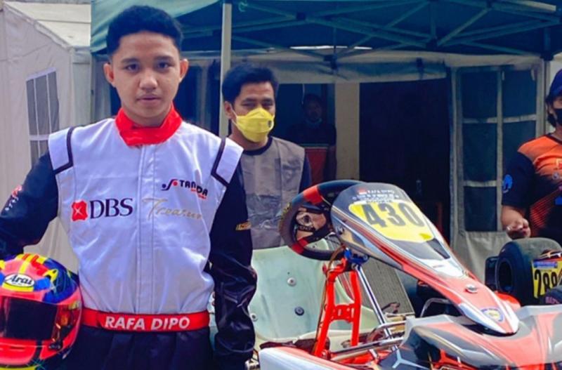 Rafa Dypo, pegokart pendatang baru dari Pekanbaru, Riau yang langsung mampu bersaing di kelas Rookie putaran 1 Kejurnas Eshark Rok Cup 2022 di Sentul International Karting Circuit, Bogor, Minggu (13/2/2022).
