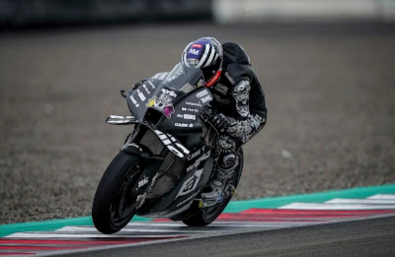 Rider andalan Aprilia, Aleix Espargaro saat melakukan tes pramusim MotoGP 2022 Mandalika, Indonesia dengan tampil konsisten