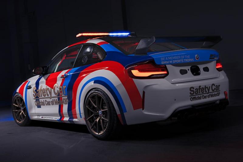 Ini livery Safety Car MotoGP 2022, mobil sport BMW dengan corak warna khas balapan. (Foto: bmw)