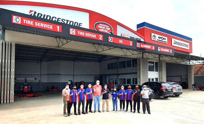 Layani Logistik, Bridgestone Buka Outlet Khusus Penyedia Ban Truk dan Bus di Cirebon