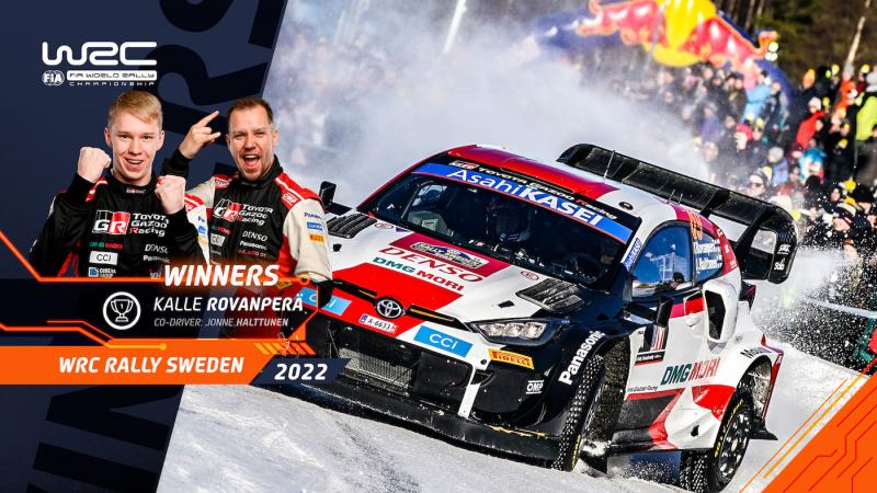 Kalle Rovanpera dan navigator Jonne Halttunen plus Toyota Yaris Rally1 yang menjuarai Rally Sewdia 2022. (Foto: wrc)