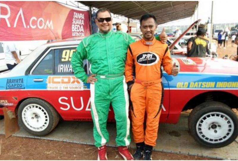 Irwan Gibet Rachim (kiri) dengan co-driver Yudow Hadi saat mengikuti Sprint Rally di Paramount Serpong
