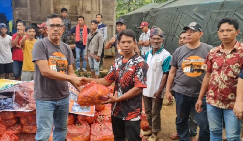 Toyota Land Cruiser Indonesia Bukittinggi Drop Bantuan Gempa ke Pelosok Pasaman Barat