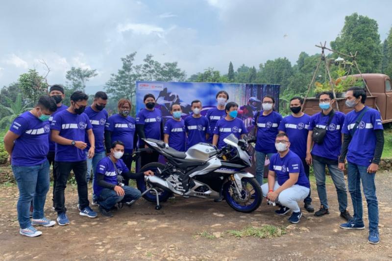 Pasukan Tim Biru ini ramaikan jalanan di Kota Surabaya hingga Pandaan sambut MotoGP 2022 Mandalika Lombok, Nusa Tenggara Barat, 18-20 Maret 2022
