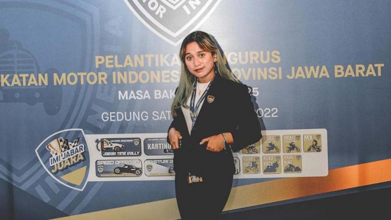 Mezara Annisa Kiani kini didapuk sebagai Ketua Komisi Perempuan Olahraga Mobil IMI Jawa Barat, siap belajar dan perdalam berorganisasi. (foto: ist)