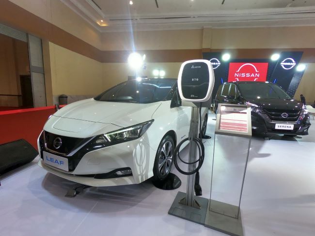 Nissan Leaf, salah satu mobil listrik andalan di pameran JAW 2022