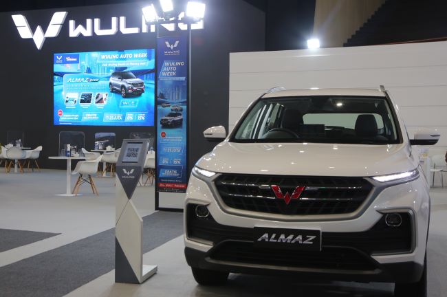 Tampilan model Almaz, SUV andalan Wuling di pameran JAW 2022
