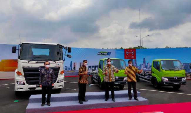 Hino hadirkan deretan truk Euro 4 menyambut era baru kendaraan komersial di Indonesia