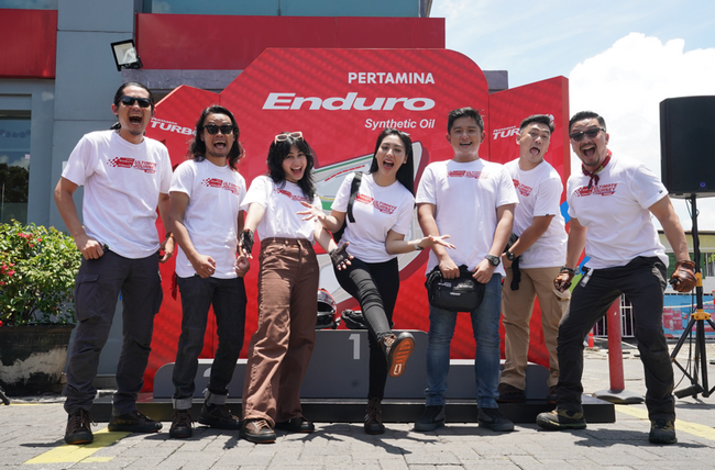 Para pembalap dan influencer otomotif yang terlibat dalam turing Enduro Turbo Ultimate Journey to Mandalika