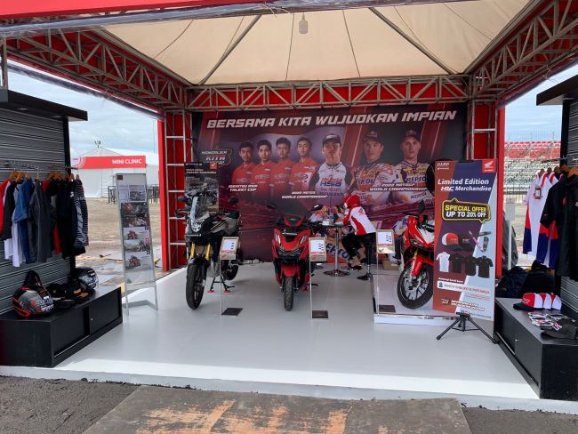 Booth Honda dengan line up motor dan apparel ekslusif untuk pecinta motor dan balap di MotoGP Mandalika, Lombok, NTB. 