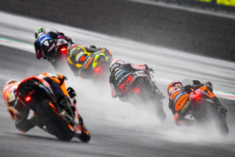 Wet race GP Indonesia membuat ban 2018 batal dipakai. (Foto: motogp)