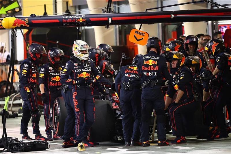 Max Verstappen out 3 lap jelang lomba usai dan disusul Sergio Perez pada lap terakhir GP Bahrain 2022. (Foto: formula1news