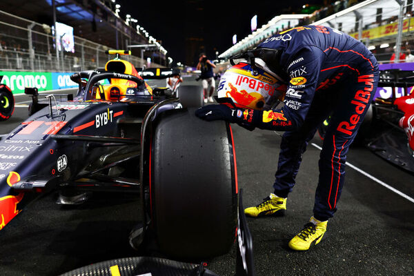Pole position perdana Sergio Perez (Meksiko/Red Bull) selama 11 tahun di F1. (Foto: f1)