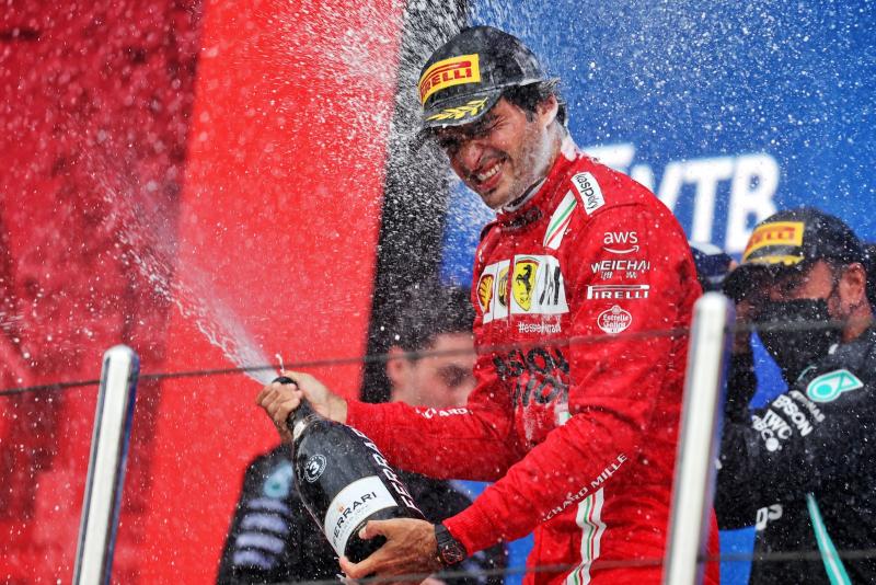 Carlos Sainz (Spanyol/Ferrari), wajib podium sembari menunggu peluang jadi juara. (Foto: motorsportweej)