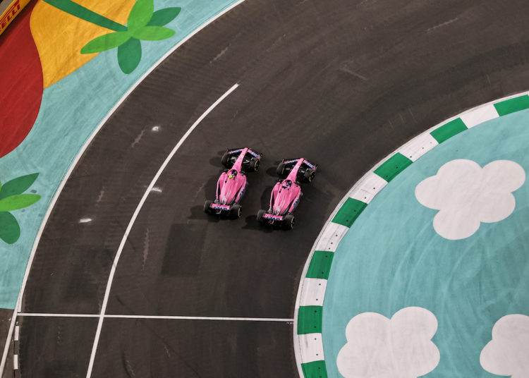 Duel epik Fernando Alonso dan Esteban Ocon, salah satu terbaik di GP Arab Saudi lalu. (Foto: xpb-motorsportweek)