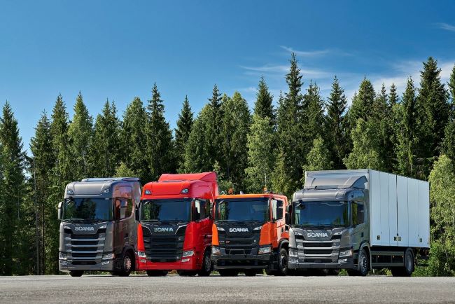 Deretan truk Scania yang berstandar Euro 4 dan lebih ramah lingkungan