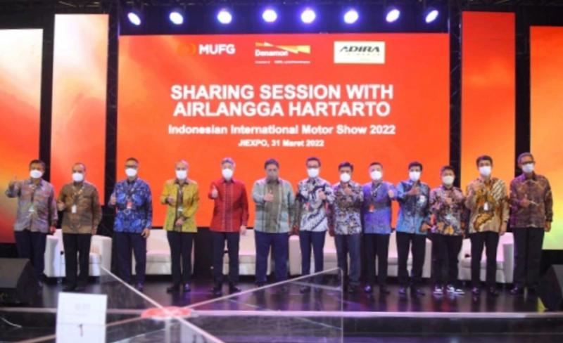 Menko Perekonomian Airlangga Hartarto bersama BOD Danamon, Adira Finance, MUFG dan Dyandra Promosindo pada Sharring Session di IIMS Hybrid 2022