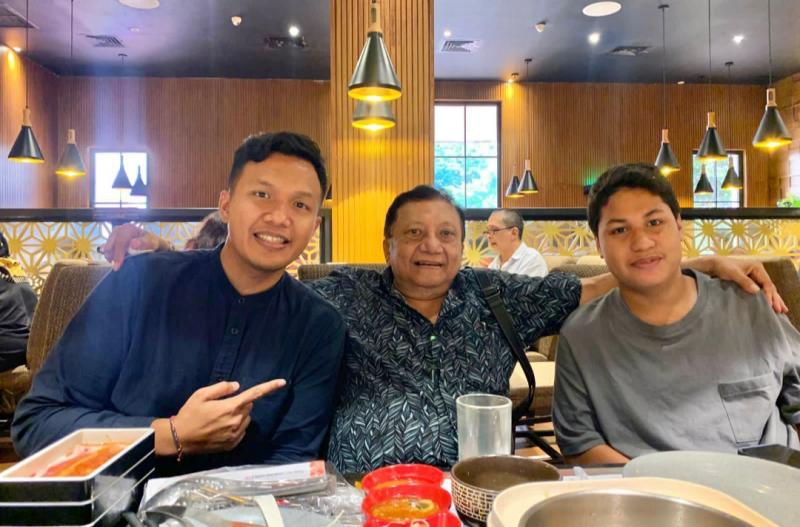 Dari kiri Rio SB, Irjen Purn Aryanto Boedihardjo dan Daffa AB, momen makan malam bersama paling mengesankan tahun lalu. (foto : dok keluarga)