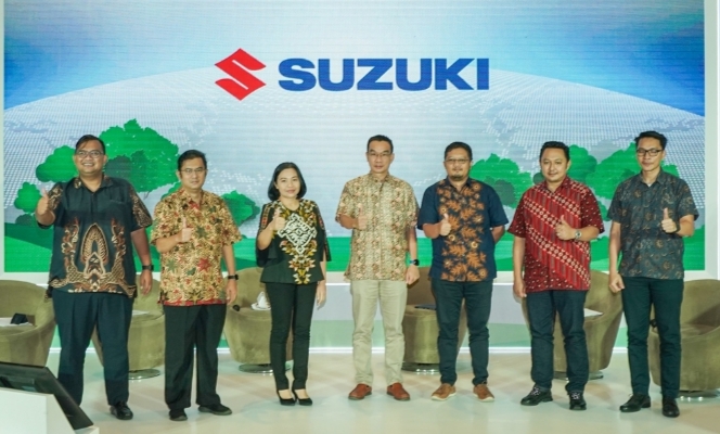 Para Petinggi Suzuki Indomobil Sales dalam acara Media Gathering di Hotel Holliday Inn, Jakarta