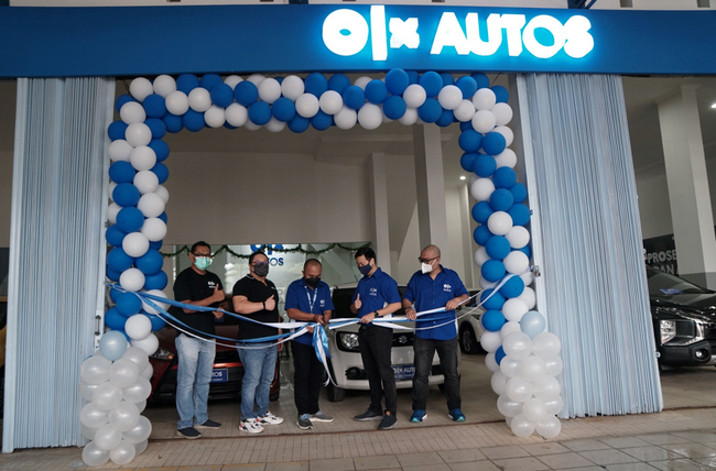 OLX Autos resmikan salah satu diler mobil bekas di salah satu kota di Indonesia